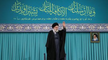 الإمام الخامنئي: الشعب الإيراني قصم ظهر الفتنة...ولن نتهاون مع المجرمين في الداخل