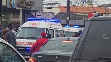 حادثة سقوط عامل من مرتفع أثناء قيامه بتنظيف زجاج! حادثة سقوط عامل من مرتفع أثناء قيامه بتنظيف زجاج!