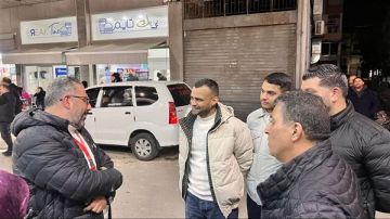 وفد من إعلام حركة فتح في لبنان يزور صحافيين أصيبوا جراء العدوان الإسرائيلي الأخير على جنوب لبنان وفد من إعلام حركة فتح في لبنان يزور صحافيين أصيبوا جراء العدوان الإسرائيلي الأخير على جنوب لبنان