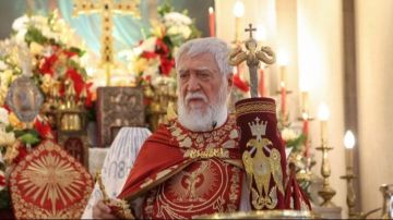 آرام الاول يترأس قداس عيد الميلاد لدى الارمن الارثوذكس في انطلياس