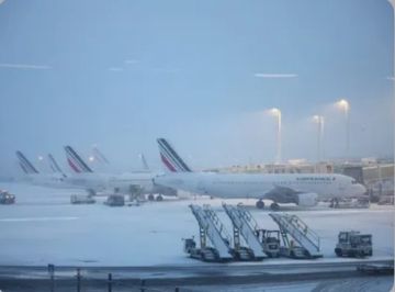 عواصف في شمال أوروبا تعطل النقل وتضع مئات الآلاف في الظلام