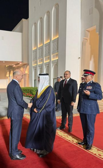 وزير الداخلية أحمد الحجار يصل إلى البحرين