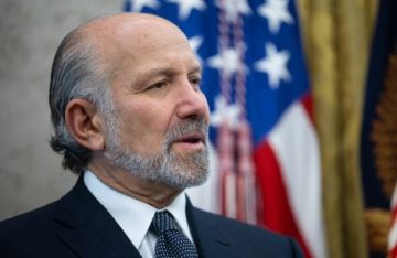 بعد سنوات من الإنكار وثائق تكشف زيارة وزير التجارة الأميركي لجزيرة إبستين بعد سنوات من الإنكار وثائق تكشف زيارة وزير التجارة الأميركي لجزيرة إبستين