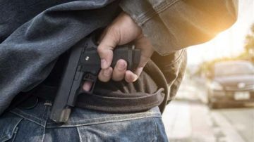 مجهول يطلق النار على مقهى... وسقوط جريحين