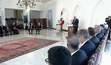 عون استقبل أعضاء السلك الدبلوماسي ونقابة المحامين في طرابلس: لبنان حقق في خطة حصر السلاح وبسط السيادة ما لم يعرفه منذ 40 عاما عون استقبل أعضاء السلك الدبلوماسي ونقابة المحامين في طرابلس: لبنان حقق في خطة حصر السلاح وبسط السيادة ما لم يعرفه منذ 40 عاما