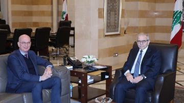 سلام استقبل سفير المانيا وبحث مع الصمد شؤونا عكارية وبطرس حرب شدد على تنفيذ قرارات الحكومة سلام استقبل سفير المانيا وبحث مع الصمد شؤونا عكارية وبطرس حرب شدد على تنفيذ قرارات الحكومة