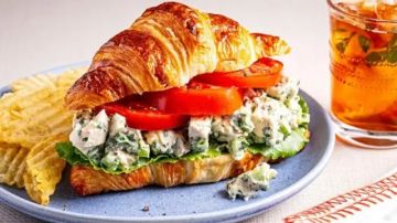 الكرواسان بالشاورما والكشك: ماذا فعل اللبنانيون بالمخبوزات الفرنسية؟ الكرواسان بالشاورما والكشك: ماذا فعل اللبنانيون بالمخبوزات الفرنسية؟