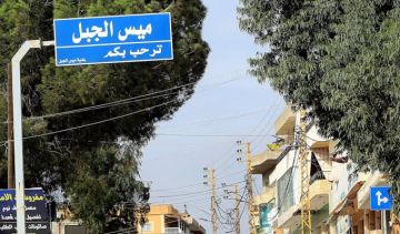 المنار: محلقة اسرائيلية معادية القت قنبلة صوتية في اجواء حي كركزان بميس الجبل اثناء قيام حفارة بإزالة ردميات