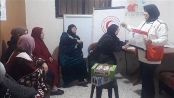 الهلال الأحمر الفلسطيني في لبنان يواصل حملات التوعية بأهمية التطعيم في المخيمات الهلال الأحمر الفلسطيني في لبنان يواصل حملات التوعية بأهمية التطعيم في المخيمات