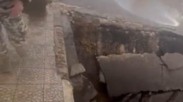 بالفيديو: انهيار جسر عند الحدود بالفيديو: انهيار جسر عند الحدود