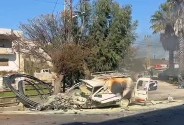 مراسلنا: استهداف سيارة بضربة إسرائيلية في جنوب لبنان (صور فيديو)