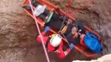 بالفيديو: عملية إنقاذ دقيقة في الهرمل الصليب الأحمر ينجح بإخراج شخص من بئر!