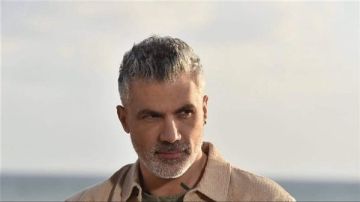 طلبت زوجته منه مليون دولار كتعويض.. للمرة الأولى فارس كرم يكشف أسرارا عن عائلته وطلاقه (فيديو) طلبت زوجته منه مليون دولار كتعويض.. للمرة الأولى فارس كرم يكشف أسرارا عن عائلته وطلاقه (فيديو)