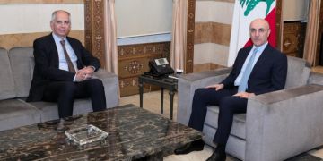 وزير الداخلية بحث مع السفير الفرنسي في التحضيرات لمؤتمر دعم الجيش في باريس