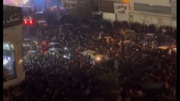 بالفيديو: تظاهرات ضخمة في كاشان الإيرانية