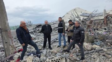 فرق مجلس الجنوب باشر بالكشف على أضرار العدوان في بلدة الخرايب فرق مجلس الجنوب باشر بالكشف على أضرار العدوان في بلدة الخرايب