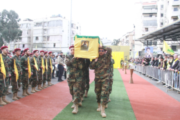 تشييع مهيب للشهيد السعيد محمد أحمد يوسف في الكفاءات بالضاحية الجنوبية لبيروت تشييع مهيب للشهيد السعيد محمد أحمد يوسف في الكفاءات بالضاحية الجنوبية لبيروت