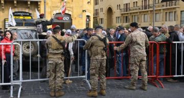 العسكريون المتقاعدون يحاولون اعتراض طريق النواب لدى عبورهم باتجاه ساحة النجمة