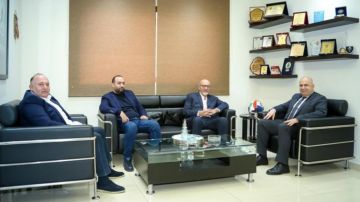 خريش بحث مع زواره في تعزيز مراكز الدفاع المدني