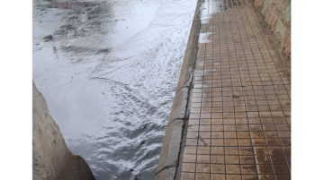 التحكم المروري: حركة المرور ناشطة تحت جسر خلدة بسبب تجمع للمياه ويعمل على المعالجة