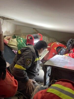 خريش: نعمل يدويا بالمبنى المهدم في القبة ونتجنب استخدام الجرافات لكي تعطى اليسار المزيد من الحظوظ في الحياة