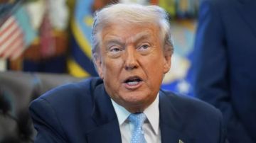 الرئيس الأميركي يفرض رسوم جمركية بنسبة 10 على 8 دول بينها بريطانيا الرئيس الأميركي يفرض رسوم جمركية بنسبة 10 على 8 دول بينها بريطانيا