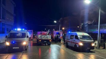 بالصور: حريق داخل مبنى... ووفاة مسن