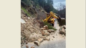 طريقا يحشوش نهر ابراهيم وحدشات نهر الدهب يحشوش مقطوعتان بالصخور والأتربة