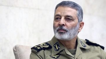 موسوي: العدو زج بعناصر إرهابية مدربة لتنفيذ مخطط تخريبي في إيران موسوي: العدو زج بعناصر إرهابية مدربة لتنفيذ مخطط تخريبي في إيران