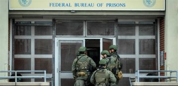 احتجز فيه شخصيات بارزة.. إيداع مادورو وزوجته في سجن الرعب!