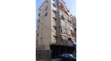 الجديد: شرطة بلدية طرابلس أبلغت سكان مبنى في منطقة التبانة بضرورة إخلائه بسبب تشققات وتصدعات