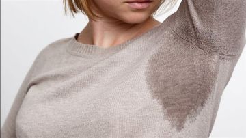 لماذا يزداد التعرق في الشتاء وكيف تقضي عليه؟