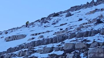 إنقاذ شبان علقوا وسط الثلوج في جبال عيون السيمان