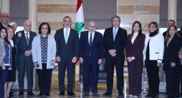 سلام استقبل موظفي السراي وعددا من الضباط: الحكومة ستستمر بعملها لما فيه مصلحة الوطن