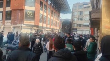 إضراب عام في سوق طهران.. ومساعدات بـ 7 دولارات!