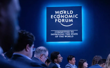 منتدى دافوس الاقتصادي حين يجتمع العالم إلى طاولة واحدة في توقيت بالغ الحساسية