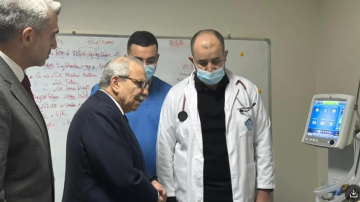 سلام في طرابلس ويعود الناجين من المبنى المنهار في القبة