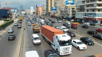 شاحنات خارج ساعات الذروة... قرار جديد يخفف الازدحام شاحنات خارج ساعات الذروة... قرار جديد يخفف الازدحام