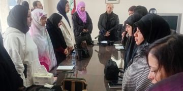 محفوظ مفتتحا دورة تدريبية عن التصوير الصحفي الميداني: في لبنان 1300 موقع الكتروني تحتاج إلى مصورين يوثقون الخبر الصحيح بالصورة محفوظ مفتتحا دورة تدريبية عن التصوير الصحفي الميداني: في لبنان 1300 موقع الكتروني تحتاج إلى مصورين يوثقون الخبر الصحيح بالصورة