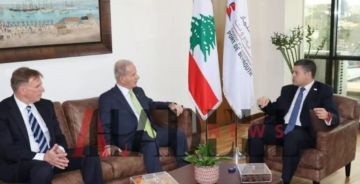 السفير الأميركي يزور مرفأ بيروت ويطلع على أقسامه التشغيلية