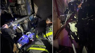 لحظات حرجة قرب مستوعب غاز مصاب بين حطام شاحنة والدفاع المدني يمنع الأسوأ! (صور) لحظات حرجة قرب مستوعب غاز مصاب بين حطام شاحنة والدفاع المدني يمنع الأسوأ! (صور)