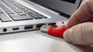 وحدات الفلاش USB ليست حلا للنسخ الاحتياطي للملفات.. وهذه البدائل الأكثر أمانا وحدات الفلاش USB ليست حلا للنسخ الاحتياطي للملفات.. وهذه البدائل الأكثر أمانا