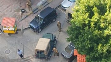 الجيش يداهم أماكن سكن وملاجئ نازحين سوريين!