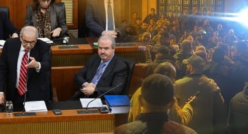 فوضى في جلسة مناقشة الموازنة: العسكريون المتقاعدون يقتحمون مجلس النواب! فوضى في جلسة مناقشة الموازنة: العسكريون المتقاعدون يقتحمون مجلس النواب!