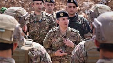 قائد الجيش رودولف هيكل يتوجه إلى واشنطن في شباط حاملا ملفا أمنيا مفصلا قائد الجيش رودولف هيكل يتوجه إلى واشنطن في شباط حاملا ملفا أمنيا مفصلا