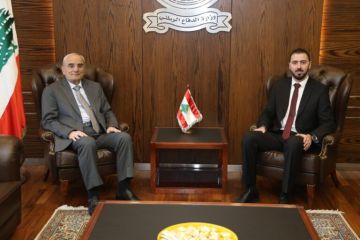 وزير الدفاع الوطني يبحث الأوضاع العامة والمستجدات مع نواب حاليين وسابقين وزير الدفاع الوطني يبحث الأوضاع العامة والمستجدات مع نواب حاليين وسابقين