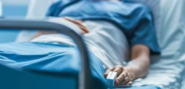 حالته كانت مروعة نقل نائب إلى المستشفى بعد العثور عليه قرب مكتبه