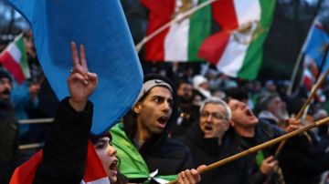 شير وخورشيد... كفى ظلاما: متى تظهر الشمس يا إيران؟ شير وخورشيد... كفى ظلاما: متى تظهر الشمس يا إيران؟