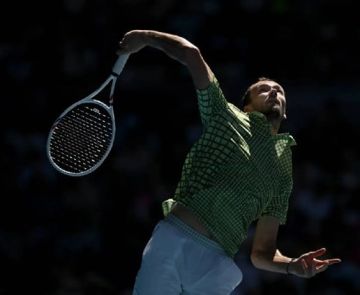 ميدفيديف لا يخطط للتخلي عن جنسيته الروسية رغم الحرب