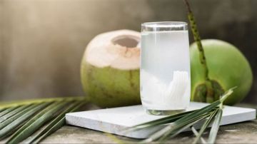 أيهما أفضل لإشراق البشرة ماء الأرز أم ماء جوز الهند؟